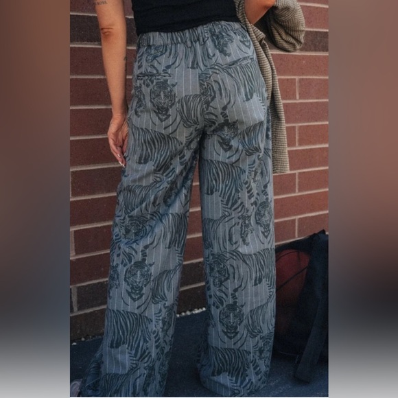 Dressed in Lala Big Cat Pinstripe Trouser Pants Size 3X NEW with tags - Picture 2 of 9